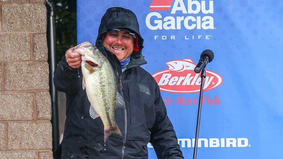 John Cox and his wild blonde locks made a move on Day 2 with this 5-13 in a 14-0 bag, moving him into fifth from 22nd. He found a more consistent bite the last two days, catching 14-3 and 14-9 to finish with $30,000 for third. There were 39 limits on Day 2 and the average fish weight went up an ounce to 2-3.