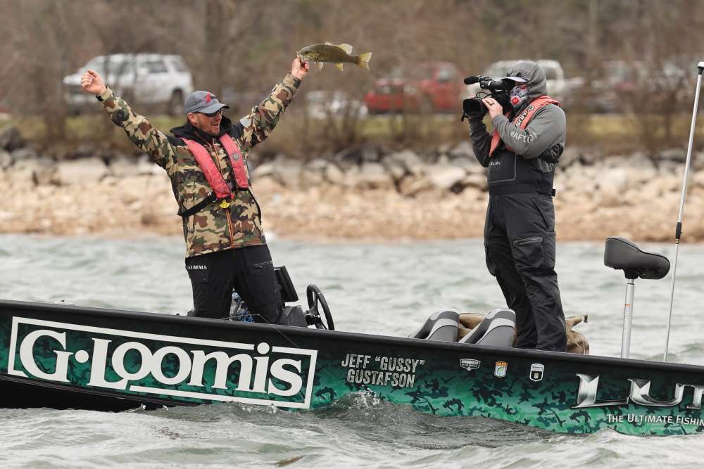 Hite said that if the weather holds, it might take 100 pounds to win on Pickwick. He said prespawn bass should be staging deeper but fish will be caught shallow on jigs, crankbaits and vibrating jigs. The Elites are coming off the Tennessee River event, a couple locks upstream, where Canadian Jeff Gustafson found a deep smallmouth school to win with 63-0.