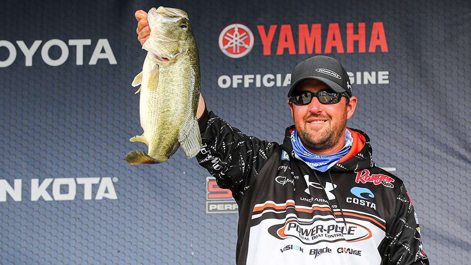 Cory Johnston jumped from 22nd to third with the big bag of Day 3, 25-5. The second largest creel in the event, which included the dayâs Phoenix Boats Big Bass of 7-2, left him 3-9 back of the leaders and in position to become the third Canadian to win an Elite. His brother, Chris, won in 2020 on the St. Lawrence River and last month fellow Canuck Jeff Gustafson won on the Tennessee River. A good run with 19-15 on Championship Tuesday -- he led twice during the day -- left Cory third, but the high finish catapulted him into the AOY conversation and earned $31,000. 
