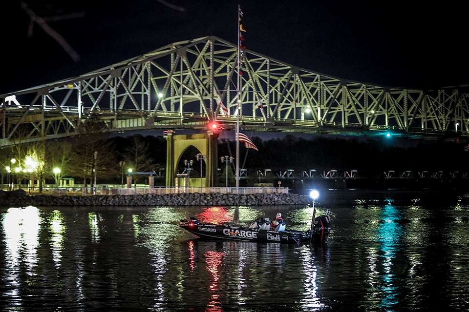 After a two-day postponement, the Elites finally head out for the first official day of the 2021 Guaranteed Rate Bassmaster Elite at Pickwick Lake!