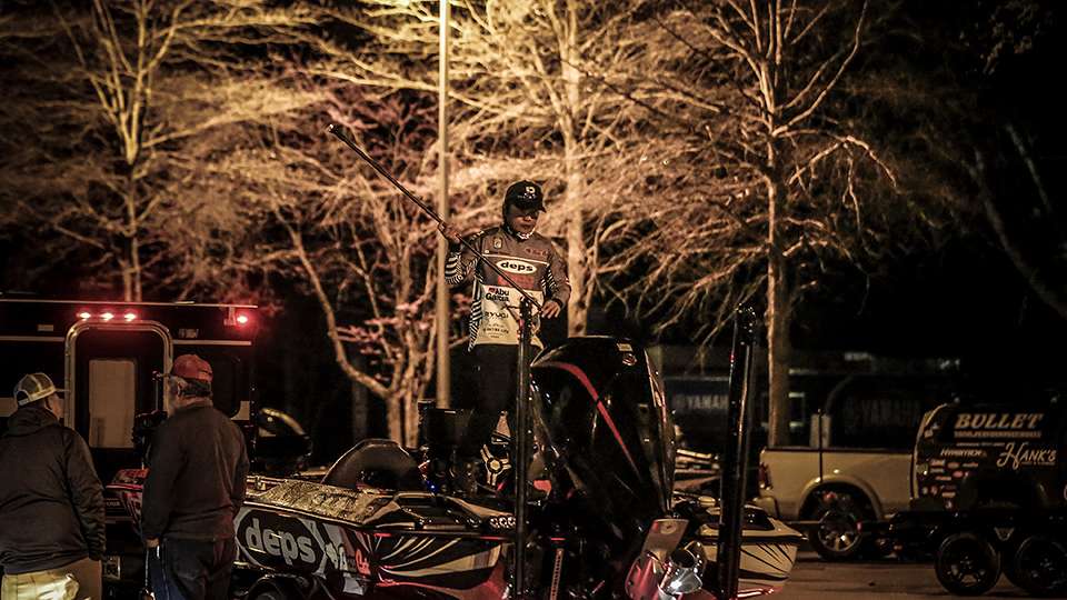 See the Elites gear up and head out on the second morning of the 2021 Guaranteed Rate Bassmaster Elite at Pickwick Lake!