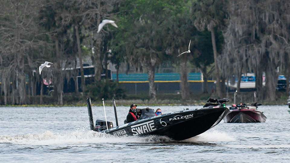 Opens anglers blast off into Day 1 of the Basspro.com Bassmaster Open at Harris Chain of Lakes! 