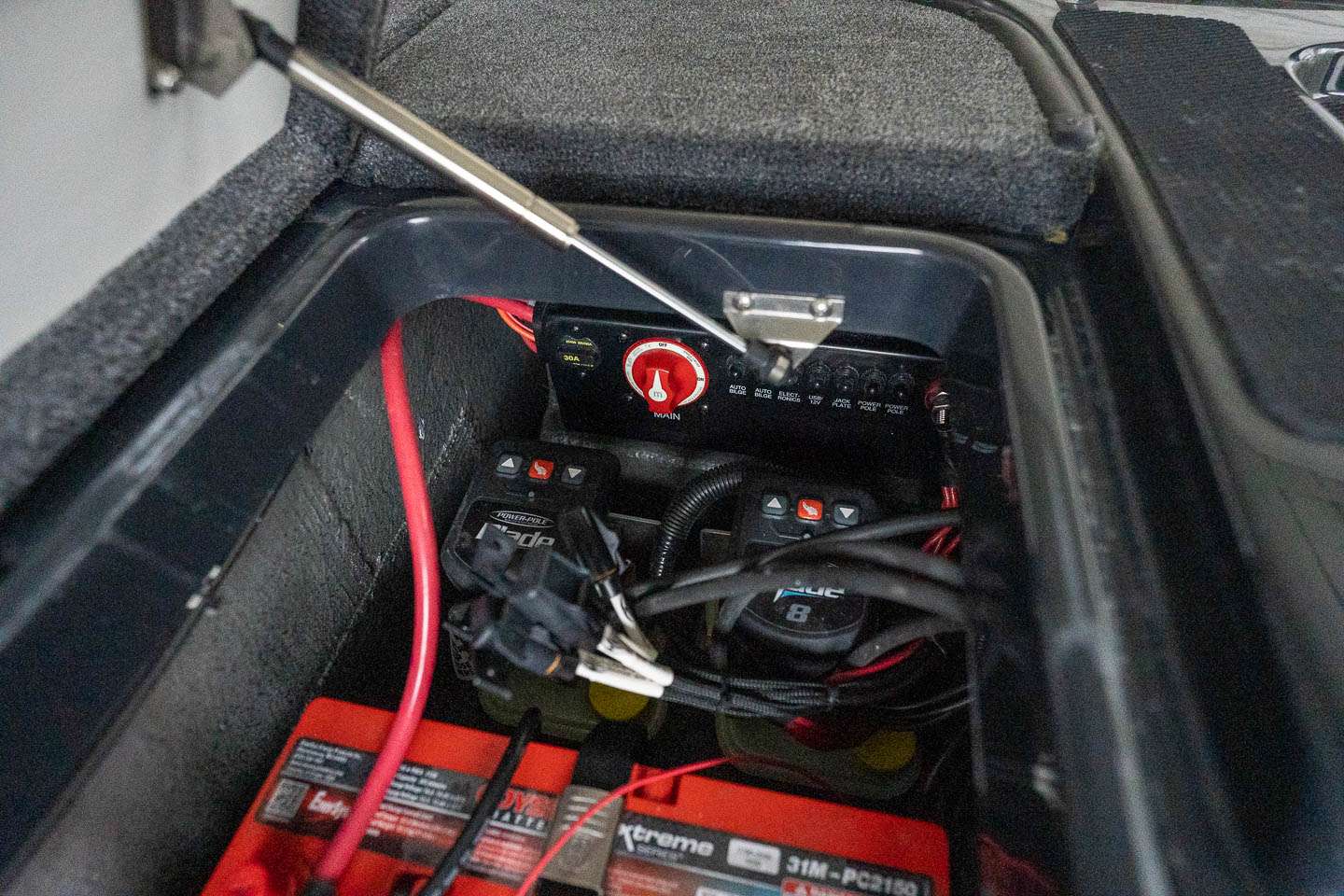 Austin really likes this wiring harness from Sonar Pros. It gets the power to his electronics, and the Power-Pole Charge helps route it to the right place. 