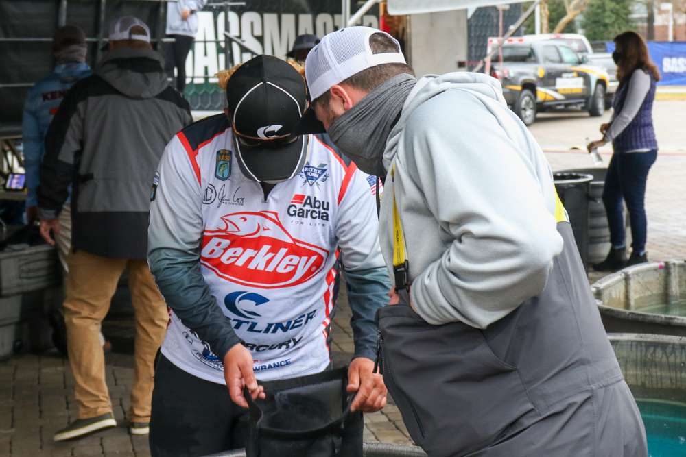 Phillips relied heavily on John Cox in 2020 to win the overall points. âI seemed to always pick John Cox because of how good of a shallow water fisherman he is, and he even proved to do well with smallmouth,â said Phillips. He also mentioned that Cox is his favorite Elite Series pro. 