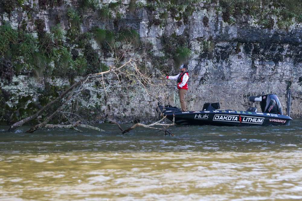Follow Brock Mosley as he gets it going on the first morning of Day 1 of the 2021 Guaranteed Rate Bassmaster Elite at Pickwick Lake! 