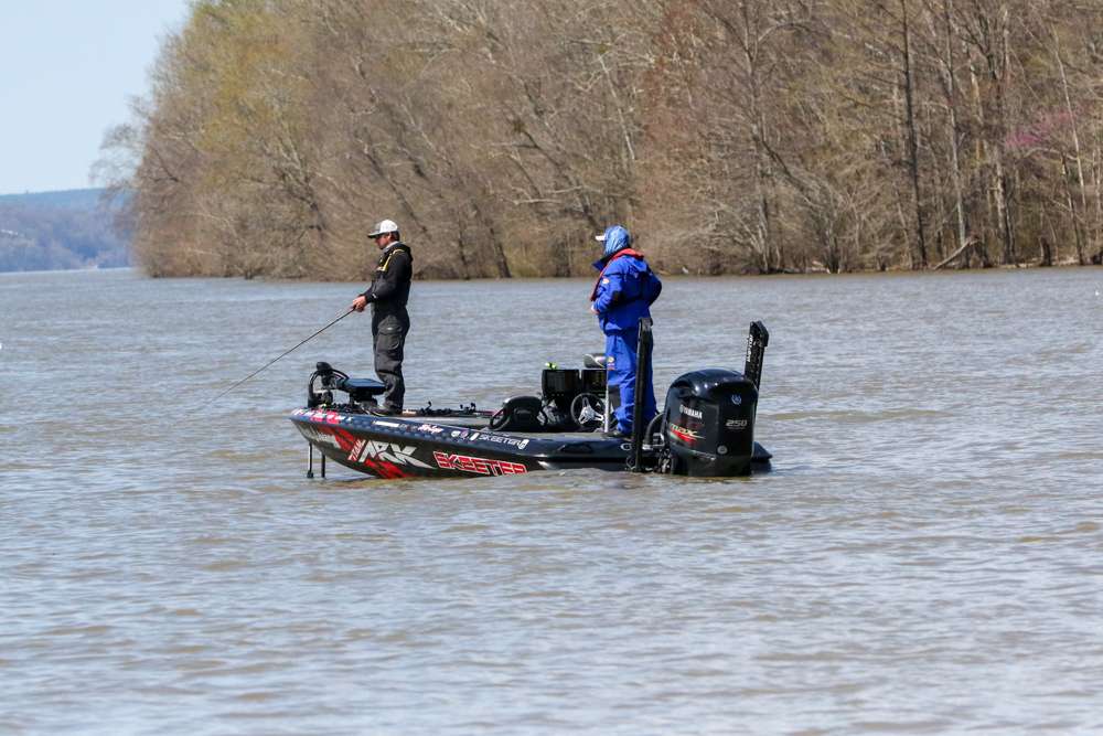 Take a look as Chad Pipkens and several other Elite Series pros tackle Day 2 of the Guaranteed Rate Bassmaster Elite at Pickwick Lake. 
