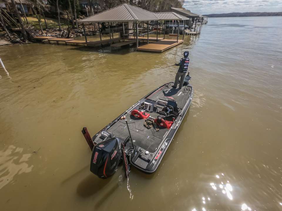 A Classic champ and a former Bassmaster Angler of the Year take on Day 2 of the Guaranteed Rate Bassmaster Elite at Pickwick Lake. 