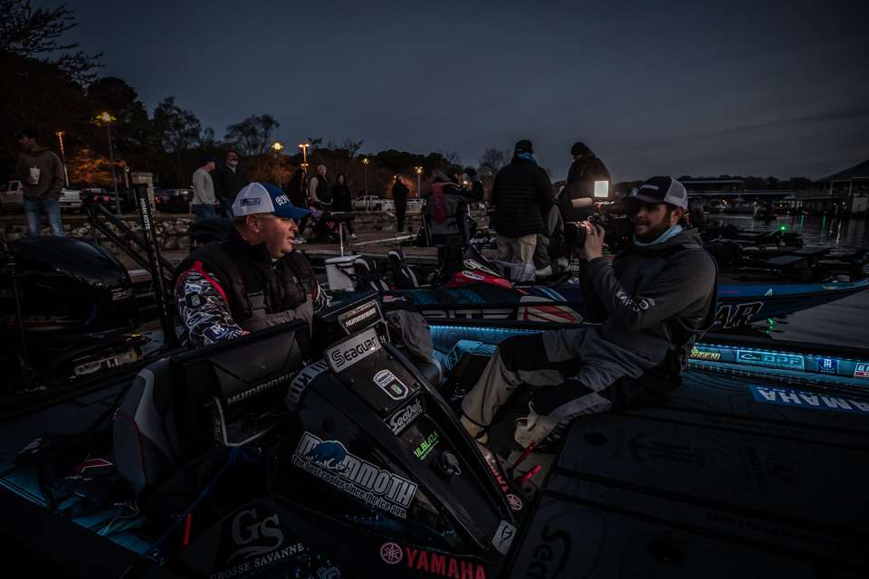 See Bill Lowen get to work in the early morning light on Day 3 of the 2021 Guaranteed Rate Bassmaster Elite at Pickwick Lake!
