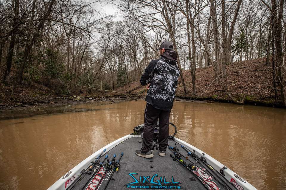 After thunderstorms moved through Alabama on Wednesday, the Guaranteed Rate Bassmaster Elite at Pickwick Lake was postponed. For his surprise day off, Elite Tyler Rivet decided to go fishing in the muddy waters of Wilson Lake.