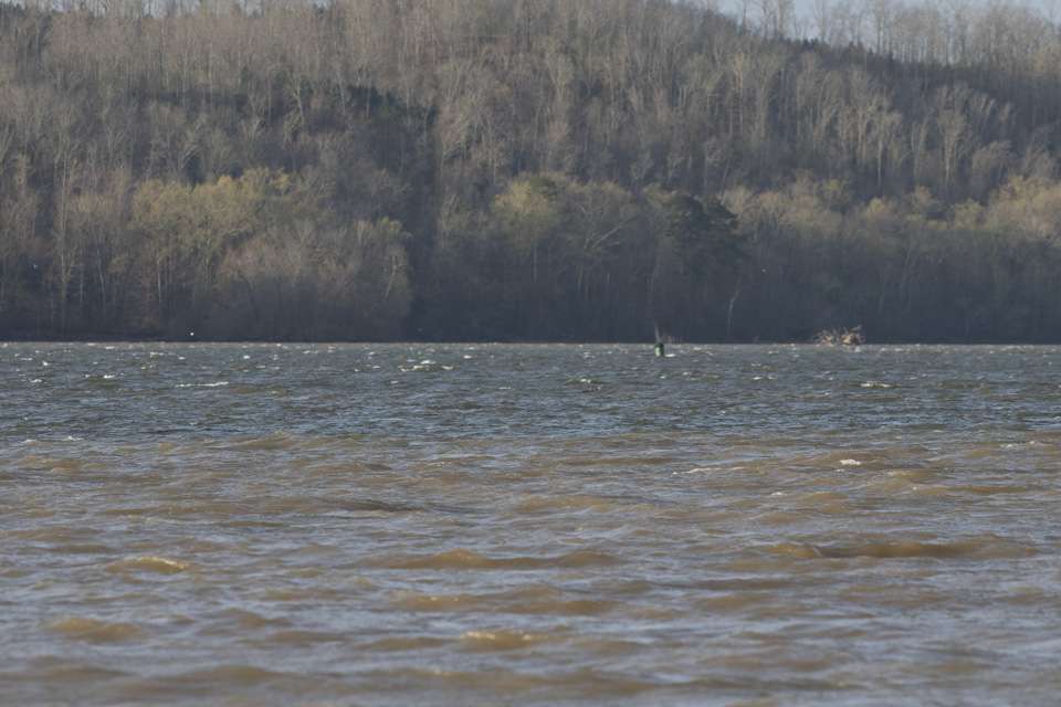 Adding to the concerns were the high winds, today forecast to blow sustained at 15 to 25 mph with gusts as high as 30mph. The real problem with the wind, however, was the direction: Itâs blowing out of the west, right up the lake in the opposite direction of the increased current flow.