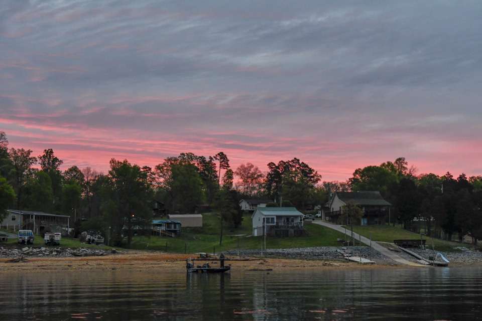 Head out with leader David Williams early on the final morning of the 2021 Basspro.com Bassmaster Open at Douglas Lake!
