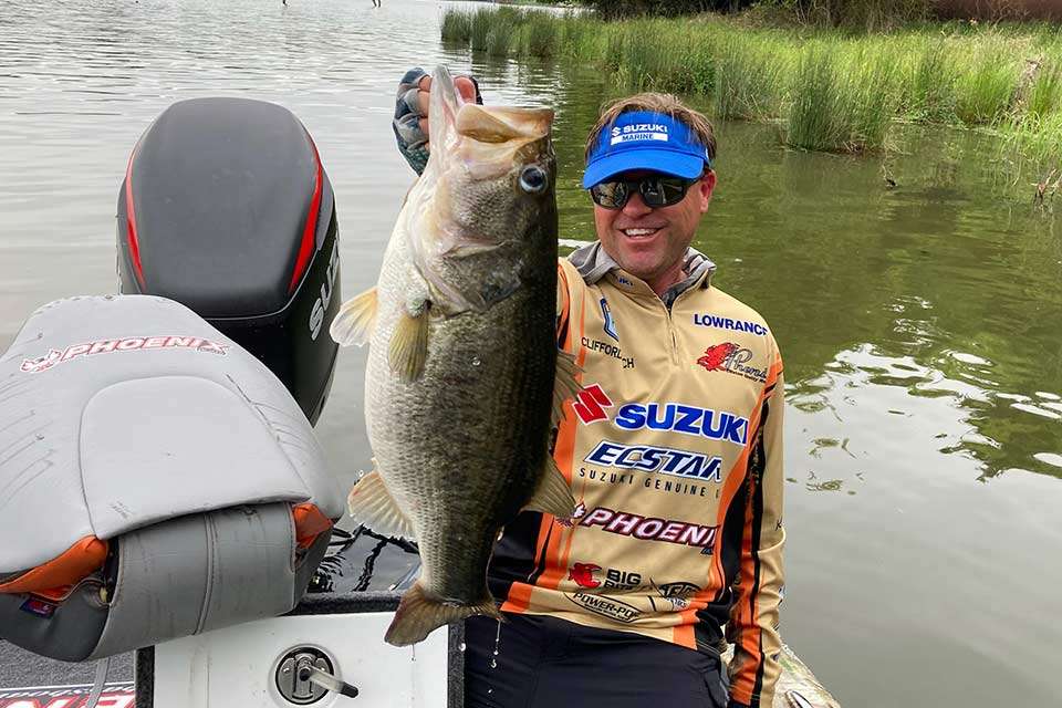 Clifford Pirch started 80th with a small limit and was suffering through the second day before he felt this lunker tug on his line. The 9-13, almost half his 21-15 limit, put him inside the cut. He had one of the 16 bags topping 20 pounds, after 36 on the first day.