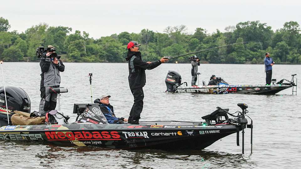 Follow along with Chris Zaldain as he grinds it out on Day 2 of the 2021 Guaranteed Rate Bassmaster Elite at Lake Fork!