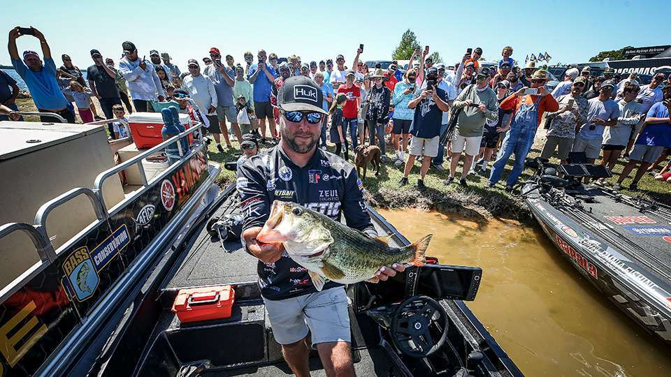 Livesay, who lives in nearby Longview and had a large gallery on the water watching and cheering his day, had said he certainly knows where 40 pounds live on Fork, but in two previous derbies there had never come close. Again, Livesayâs five best on the day were 9-2, 7-6, 8-15, 8-14 and 7-14, which stands third all-time on the heaviest single-day catch list. Livesay would have needed another 3 pounds to top Dean Rojasâ 2001 record of 45-2 on Lake Toho.