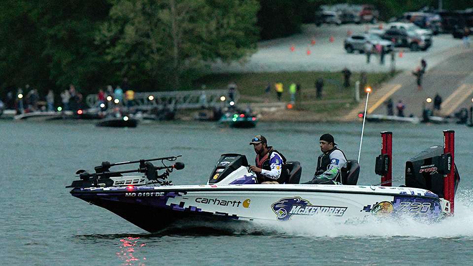 See the boats take off for Day 1 of the Basspro.com Bassmaster Central Open at Pickwick Lake.