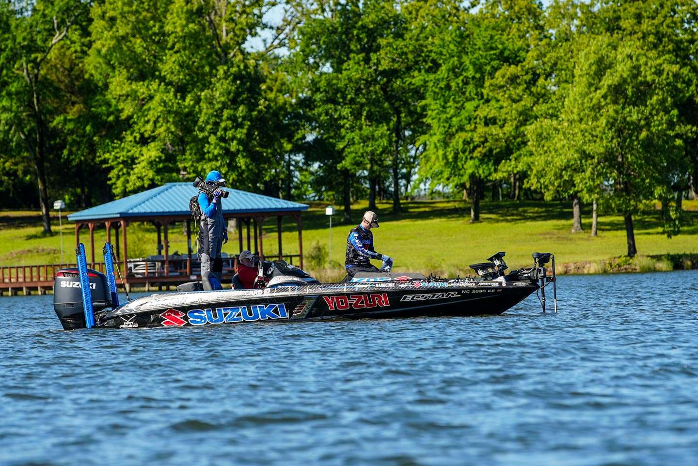 See Day 2 leader Brandon Card hook and get hooked on Day 3 of the 2021 Guaranteed Rate Bassmaster Elite at Lake Fork!