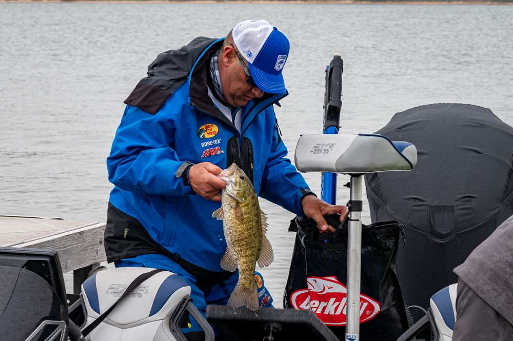 See the anglers weigh in after Day 2 of the TNT Fireworks B.A.S.S. Nation Central Regional.