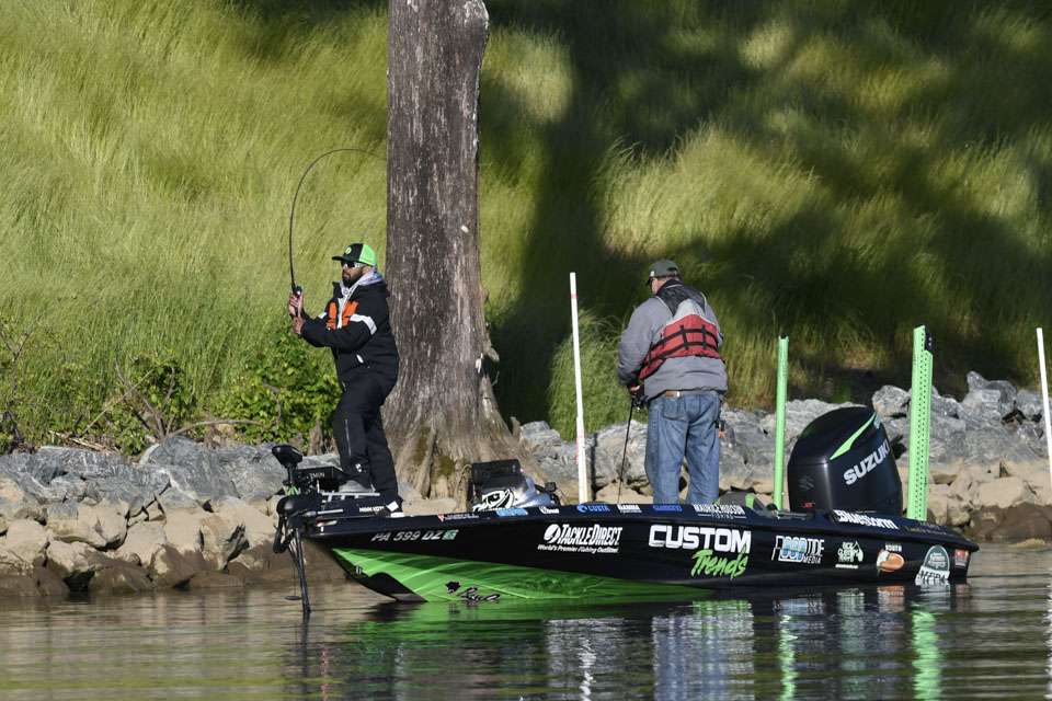 See how the early hours fared for Day 2 of the Basspro.com Bassmaster Open at James River.