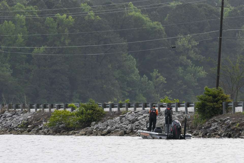 Paul Mueller is off to a stellar start on Championship Monday of the Whataburger Bassmaster Elite at Neely Henry Lake! 