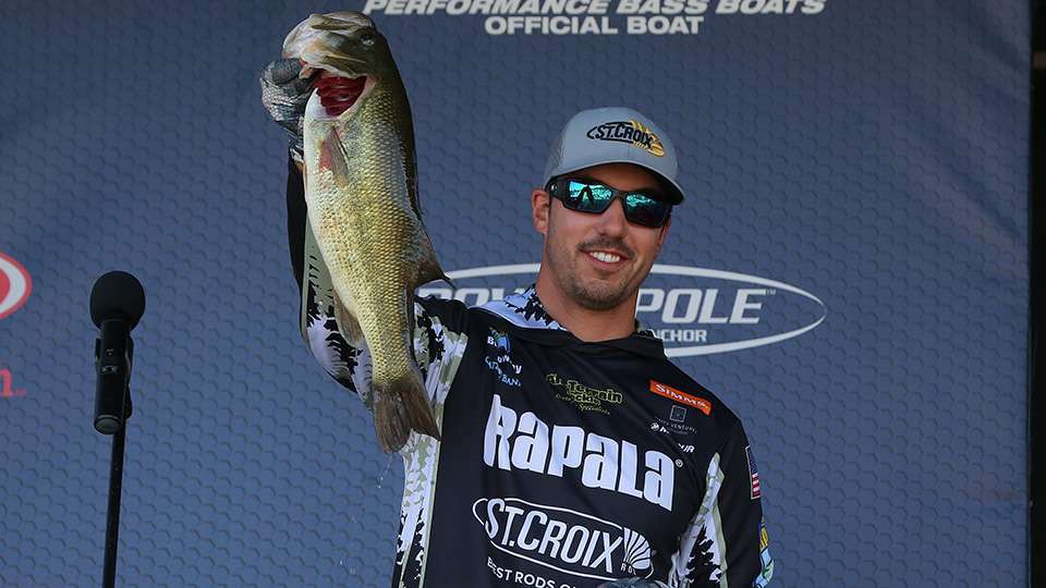 Bob Downey had one of the five 5-pounders on Day 2. His 5-6 caught in the final five minutes gave him 13-2. Downey, who led much of Day 3, had his third limit in the 13-pound range and began Championship Sunday in third. With only 8-14, he slipped down to finish seventh.