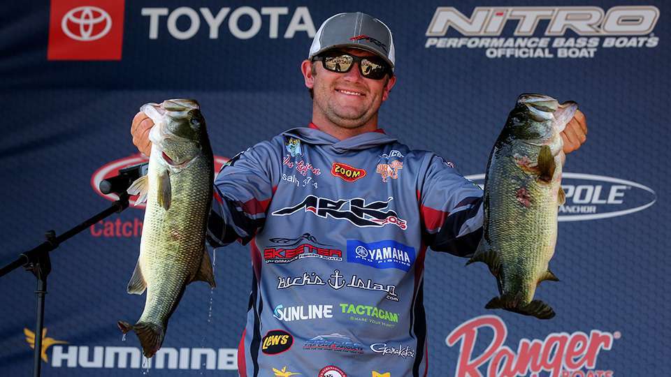 Wes Logan, coming off his first Elite victory two weeks prior, came back big from a 14-1 first day. With 20-12, including a 6-9, Logan built the second biggest bag of the day and moved into the Top 10. 