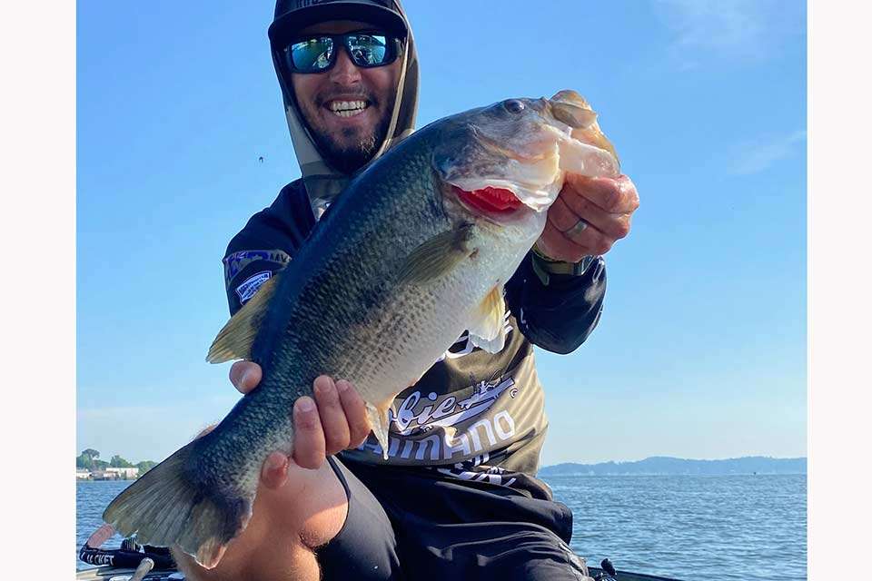 Australian angler Carl Jocumsen, who first made noise on the Elite with a top finish on Guntersville in 2015, showed he does indeed enjoy the Big G. Jocumsen landed this 6-0 in his Day 3 bag of 16-12. He followed with 16-4 and narrowly missed Championship Sunday, but he did post his fourth top 20 at Guntersville by taking 13th.