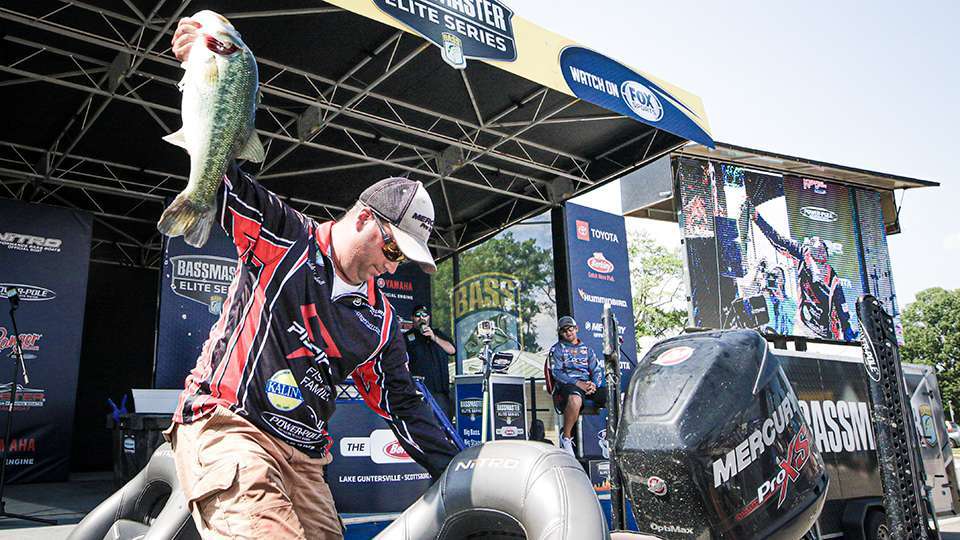 Kuphall might have started slowly on Championship Sunday, but he was never threatened and increased his lead with a bag of 19-1. It was the biggest limit of the day and included his second Phoenix Boat Big Bass daily bonus with a 4-14. 