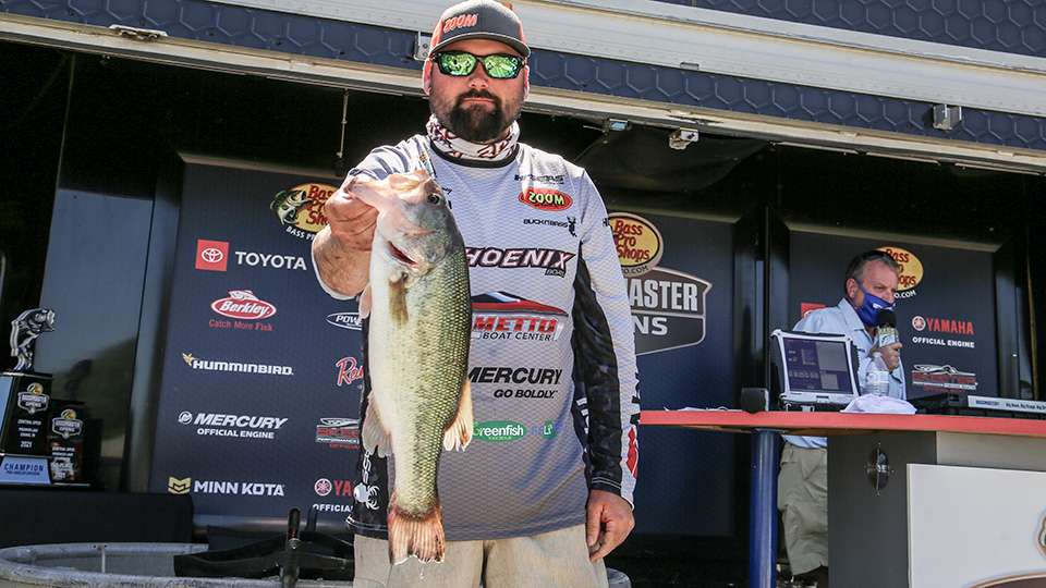 Take a look at the Championship Saturday weigh-in at the Basspro.com Bassmaster Central Open at Pickwick Lake. 