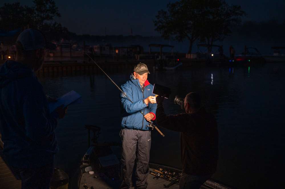 See the top Opens anglers head out for the final day of the 2021 Basspro.com Bassmaster Open at James River!