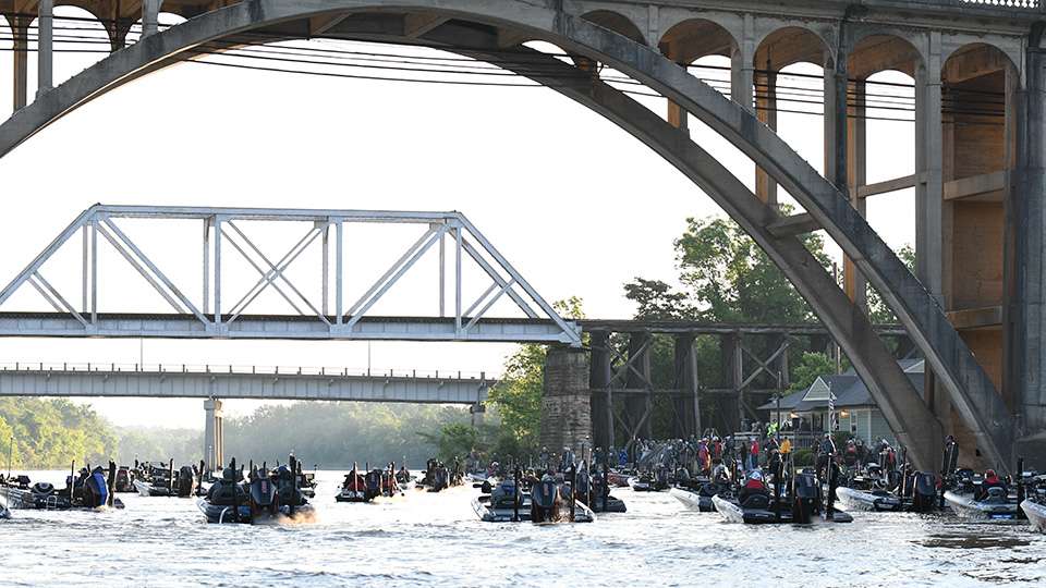 See the Elite race to their starting spots on the first morning of the 2021 Whataburger Bassmaster Elite at Neely Henry Lake!