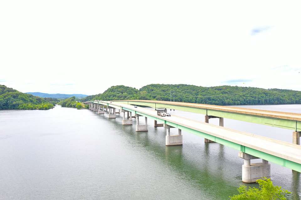 Located above the midpoint at Lake Guntersville is the Comer Bridge. 
