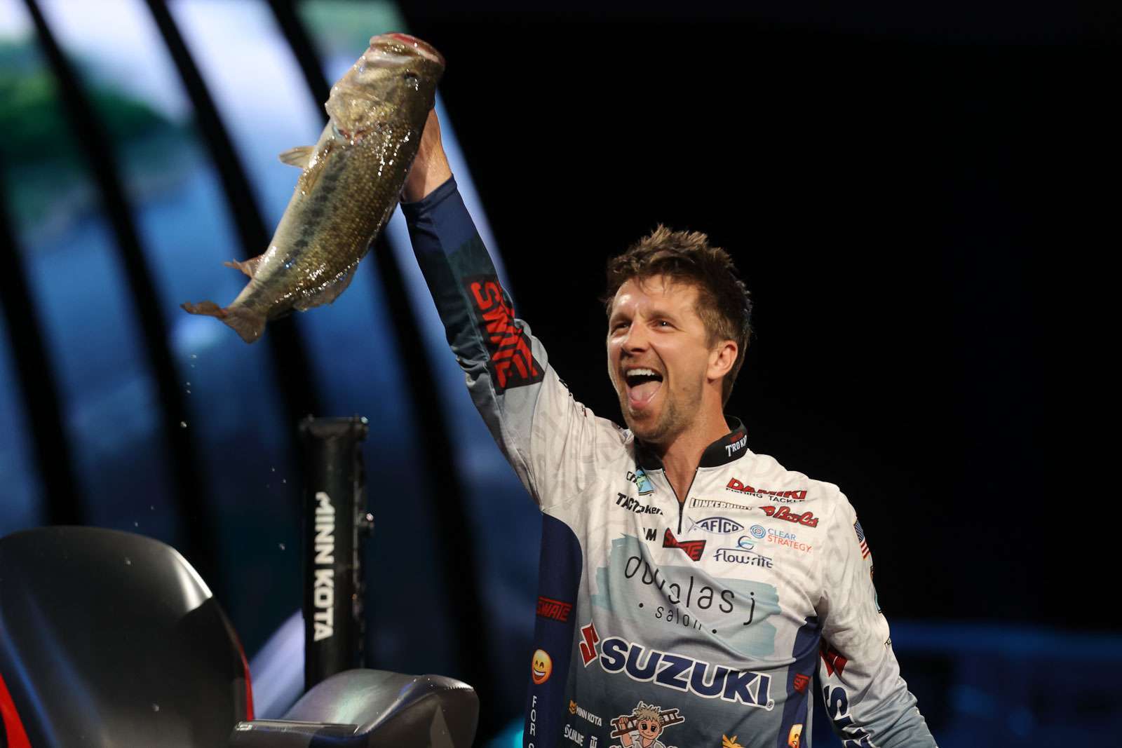 Pipkens was among those falling short with two fish going 10-10, but that moved him to 17th as one of only 19 bags topping 10 pounds. Pipkens took the dayâs big bass honors, but his big-eye 9-0 actually weighed 8-1, for which other anglers razzed him. Two fish on Championship Sunday left Pipkens in 24th place.