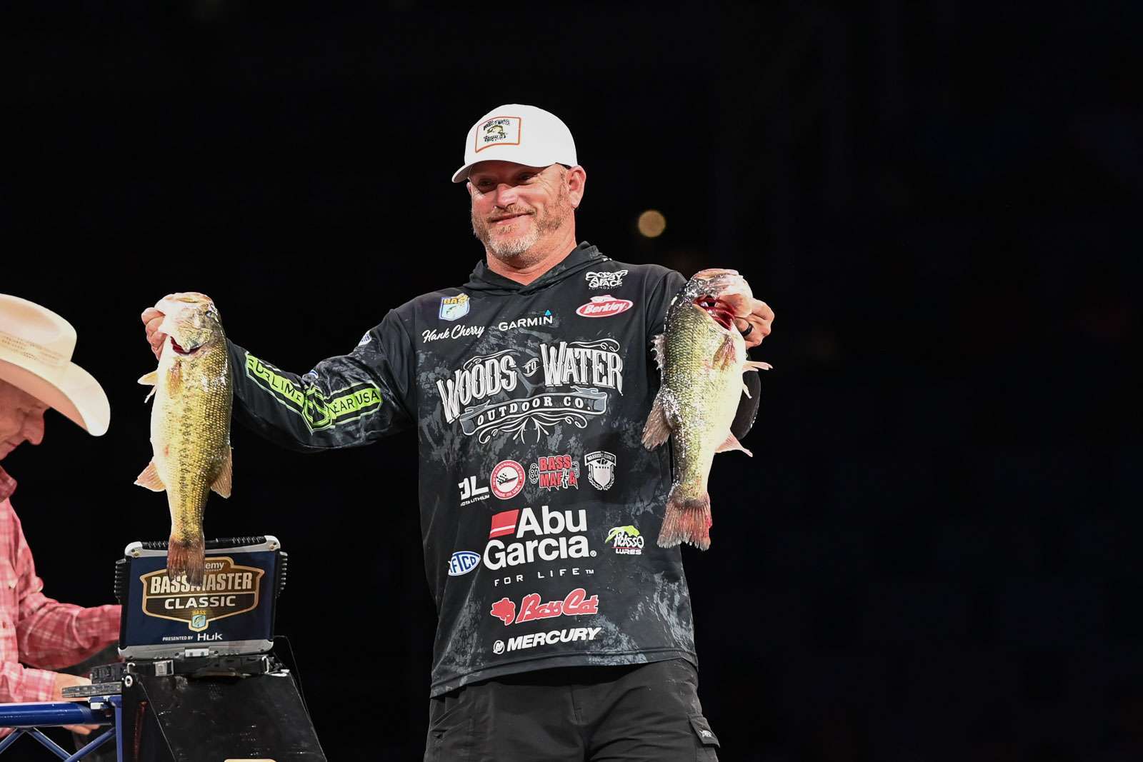 Cherry took the lead early on Day 2 with a 4-12 and 6-0. His bag of 17-10 gave him 37-14 and a lead of 4-12 heading into Championship Sunday. In winning last yearâs Classic on Lake Guntersville, Cherry led by 4-13 then won by 6-11.