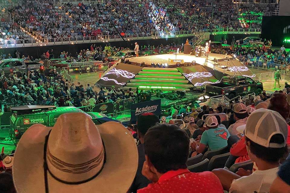 After a fun video highlighting Texas, the Super Six were introduced to the thousands of fans in Dickies Arena, many wearing cowboy hats. Hank Cherry waves to the crowd as leader and last man up on stage.