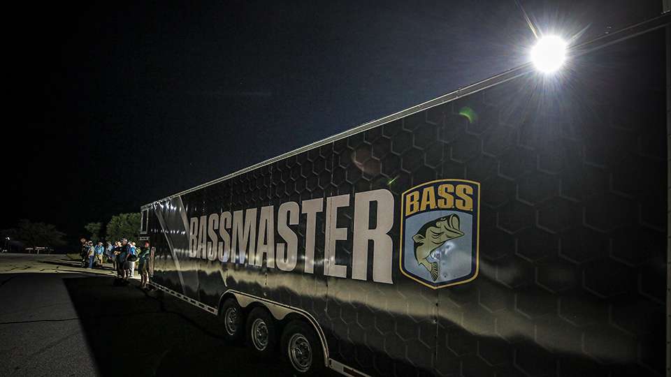 See the Classic anglers head out for the final day of practice before the 2021 Academy Sports + Outdoors Bassmaster Classic presented by Huk!