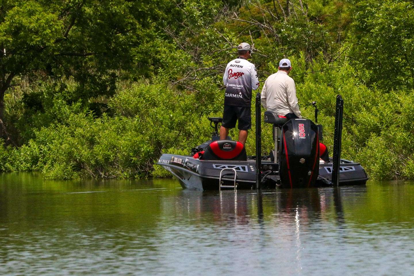 See the Classic anglers take on the second day of the 2021 Academy Sports + Outdoors Bassmaster Classic presented by Huk! 