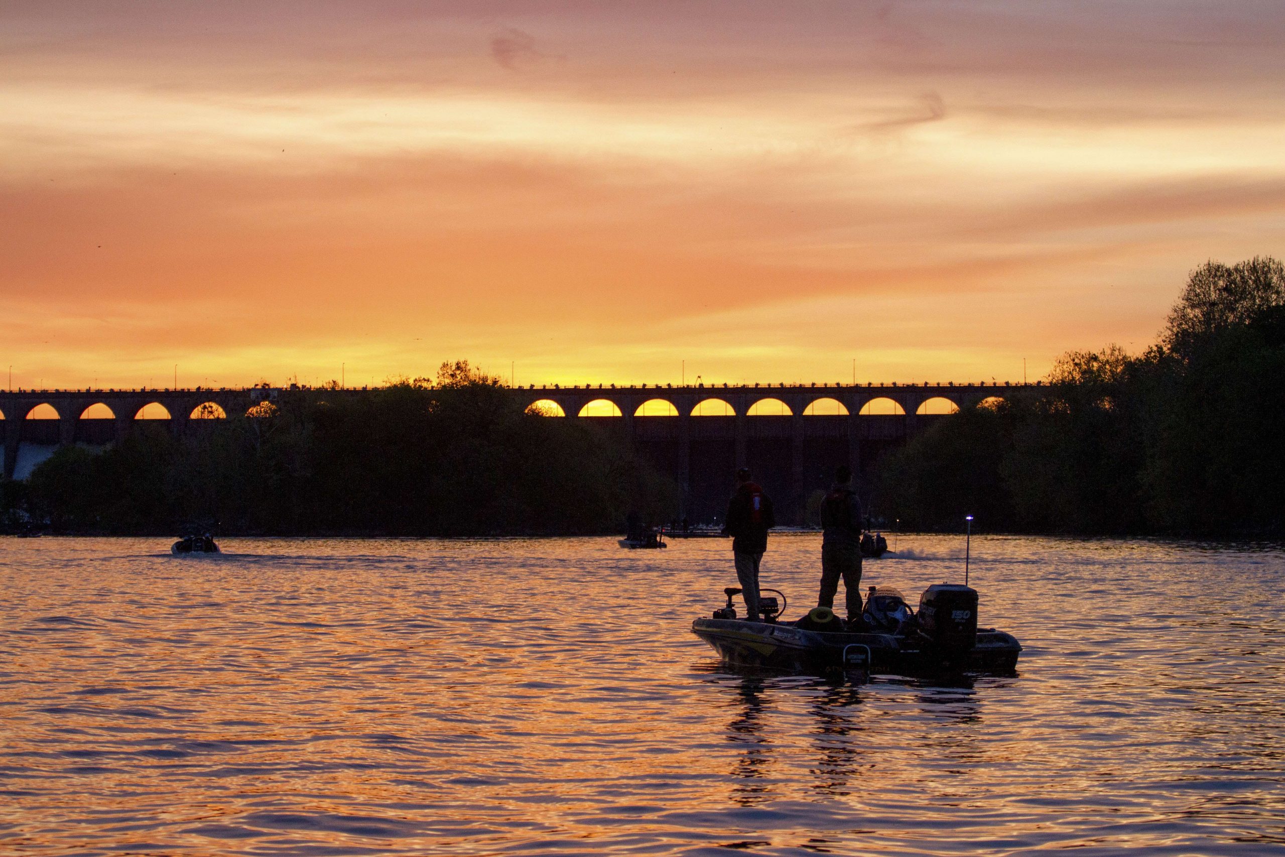 <h4>3. Pickwick Lake, Alabama/Mississippi/Tennessee</h4>[43,100 acres] <br> This border lake is not only easy on the eyes, but also offers anglers the opportunity to catch a trophy trifecta: smallmouth, largemouth and spotted bass of above-average size. When the Alabama Bass Trail visited here in February, the results were more than impressive. It took 27.79 pounds to earn the first-place check. And that team didnât run away with the win. Second place landed a five-fish limit weighing 27.16. The Top 20 all cracked 20 pounds, and a 7.66 earned big bass honors.