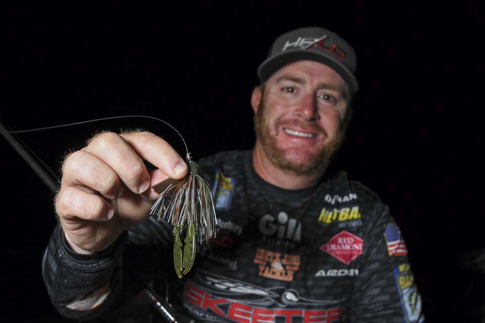 He used the same model and weight jig, with a Netbait Kickin B Creature Bait. To a 5/8-ounce model of the Canterbury Flippinâ Jig, he used a NetBait Paca Chunk 