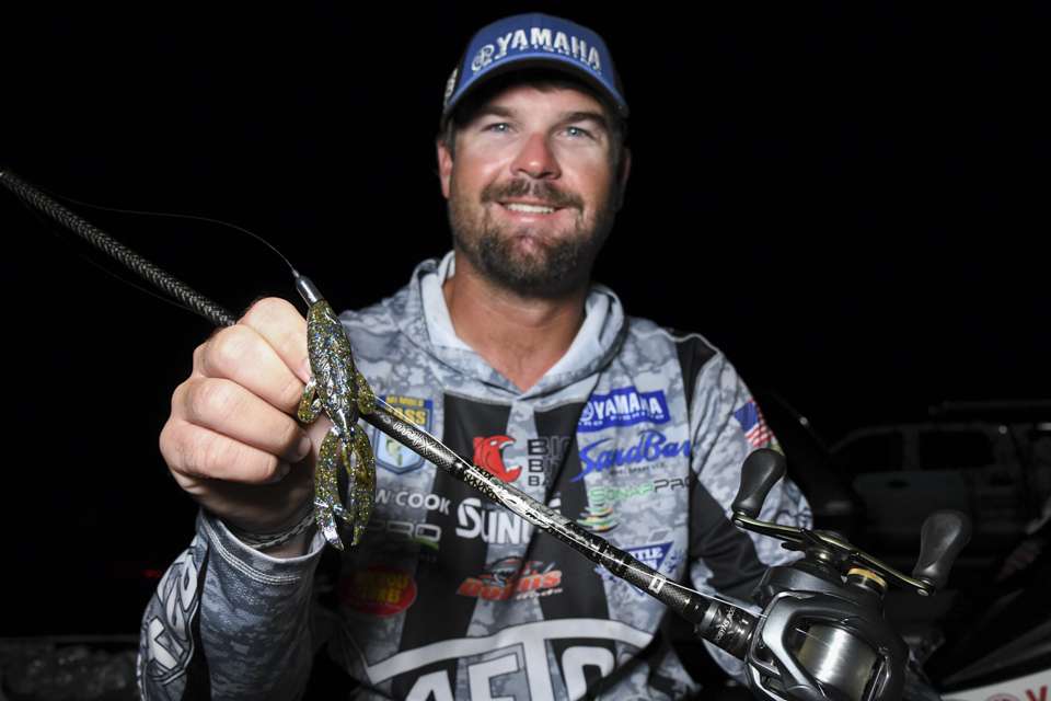 He used a 4-inch Big Bite Baits Fighting Frog, with a 4/0 Gamakatsu G Finesse Flipping Hook, and a 3/8 Titan Tungsten Weight.