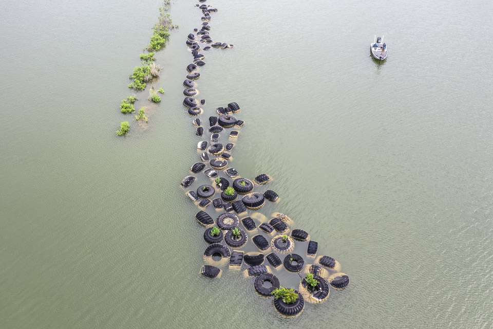 Here is a good closeup of the tire reefs. 
