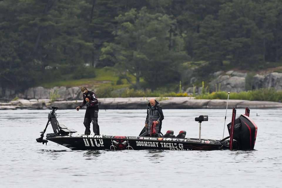 Head out with David Mullins as he gets started Day 3 of the 2021 Farmers Insurance Bassmaster Elite at St. Lawrence River!