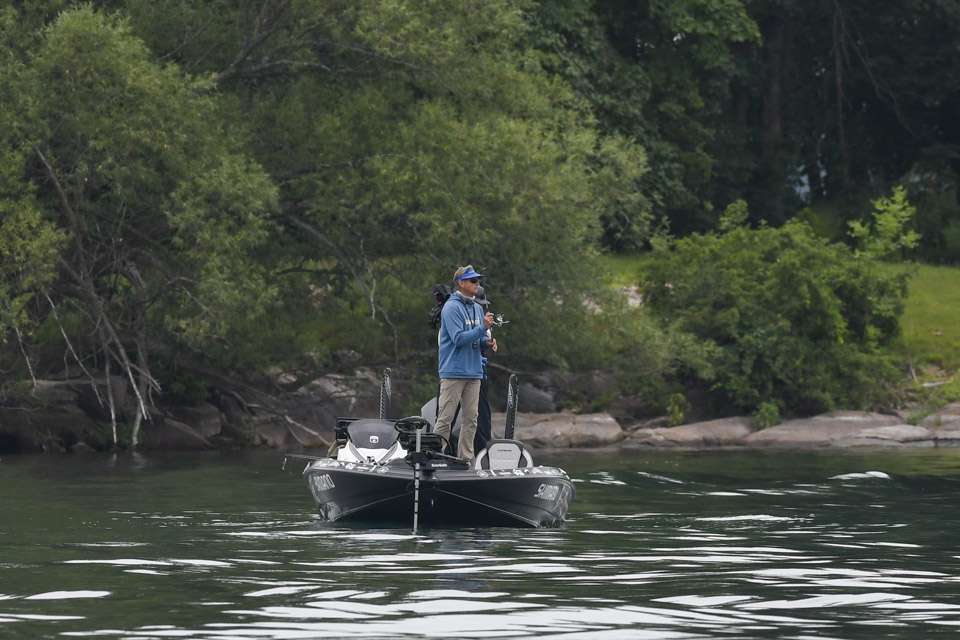 Watch as Elite Series pro Bernie Schultz fights to hold the top spot on Semifinal Saturday of the Farmers Insurance Bassmaster Elite at St. Lawrence River.