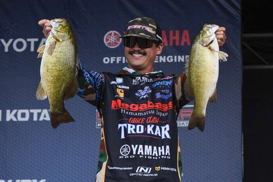Chris Zaldain followed diving birds feeding down on schools of alewive to target the smallmouth feeding up. That produced a bag of 20-11 and put the Texas pro in fourth.