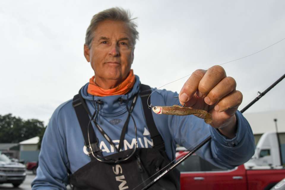 He used a 3/8-ounce Hildebrandt Drum Roller Swimbait, designed by Schultz for redfish, and prerigged with a Z-Man MinnowZ swimbait. The bait is made of tin, which is two-thirds the weight of lead, thereby allowing the bait to stay higher in the water column during the retrieve.  