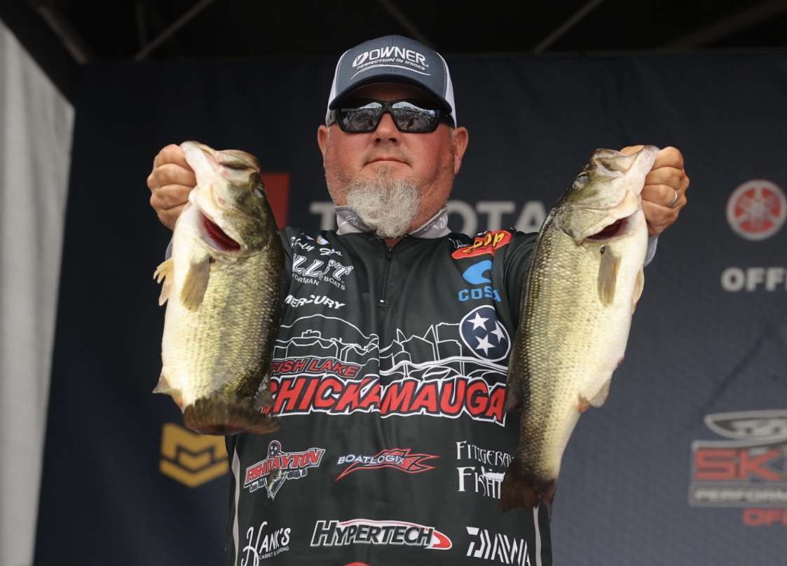Buddy Gross, behind a 5-pounder, held the Day 1 lead with 21-13. However, slower days followed for Gross, still suffering from an ankle injured before the Classic. He came in with 17-0 then 14-6 to finish 30th, but heâs secure in a Classic berth by standing 20th in points.