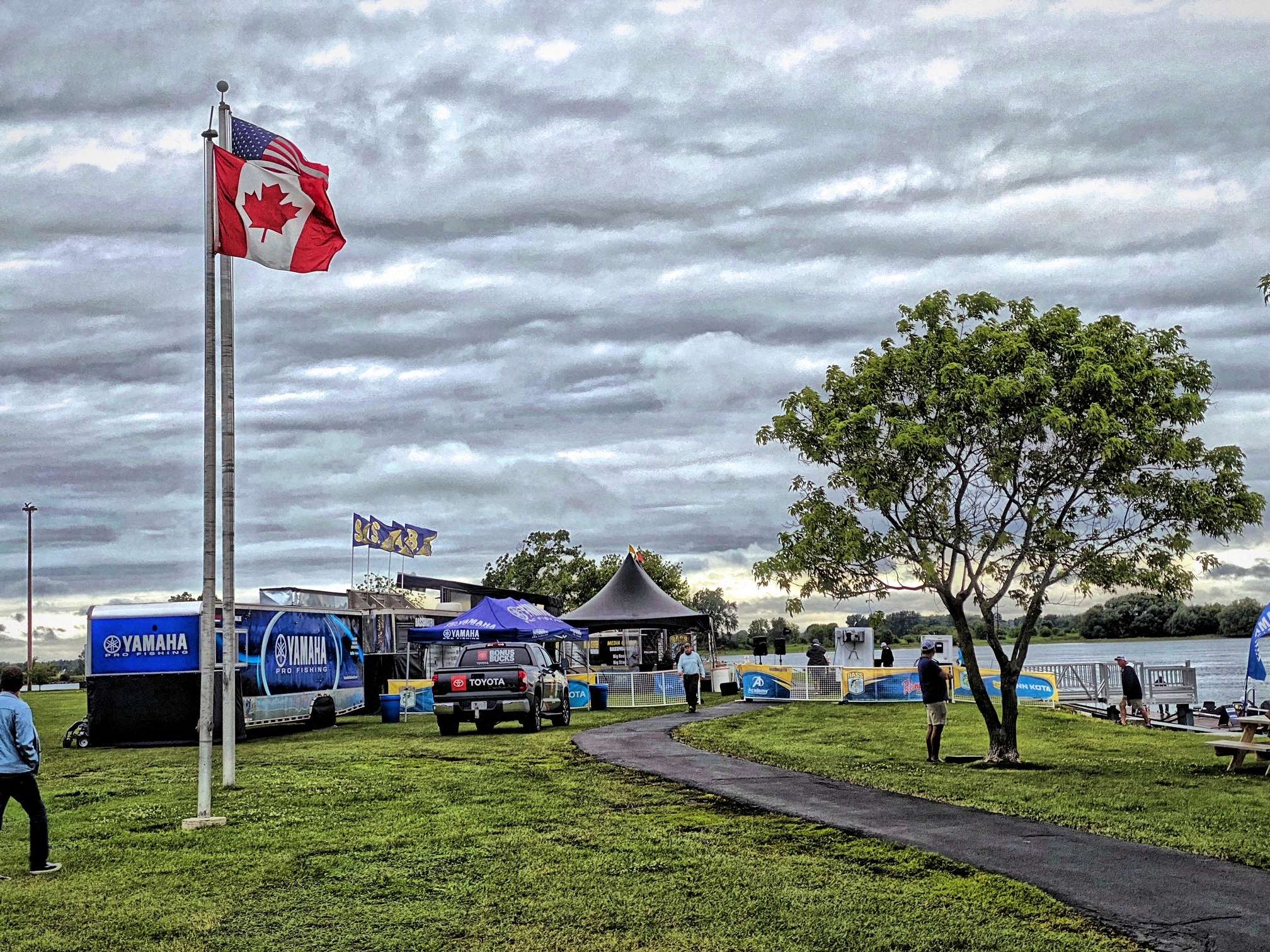 Day 2 starts with a little more wind at the Farmers Insurance Bassmaster Elite at St. Lawrence River