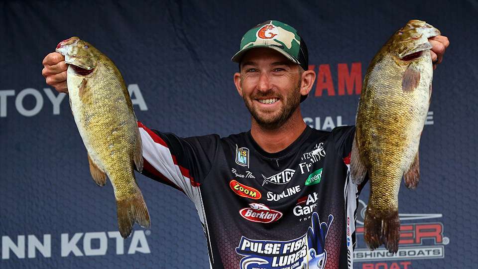 Bryan New made perhaps the biggest move on Day 2. The winner of the season opener, New had held the Rookie of the Year lead but fell some 60 points back of Queen after finishing 91st on Day 1. Behind a 5-7, New weighed 19-11 and rose to finish 59th, and that point gain kept him alive in the ROY race. New goes into this weekâs season ending Farmers Insurance Elite on St. Lawrence River 24 points behind Queen.