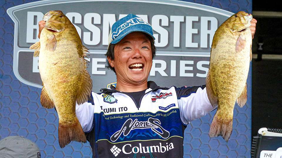 Ito, who said he found a school of maybe 100 5-pound smallmouth out on Lake Ontario, continued his climb. He started 38th, moved to 11th then had the Phoenix Boats Big Bass at 6-0 in his Day 3 bag weighing 23-3. It seemed Ito had a sign on the bottom of his boat saying, âYou must be 5 pounds to enter this ride.â 