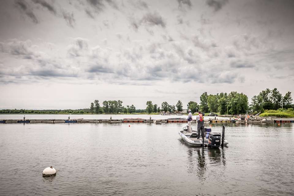 Elite Series pro Destin DeMarion goes all out on Championship Sunday of the Guaranteed Rate Bassmaster Elite at Lake Champlain. 
