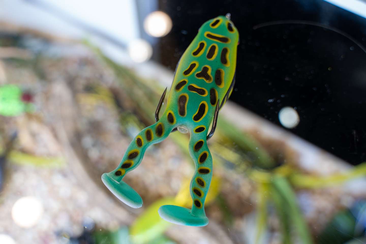 <b>Spro Flappin Frog</b><br>
The Spro Flappin Frog is the same size as the original Bronzeye 65 frog, but features flapping legs that displace water when reeled across the surface. 